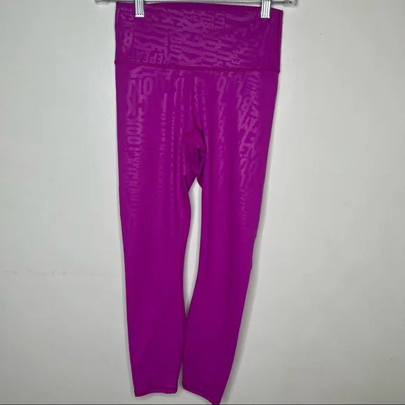 FABLETICS Kick Butt Fiesta Define High-Waisted 7/8 Barbiecore Legging - Picture 4 of 15